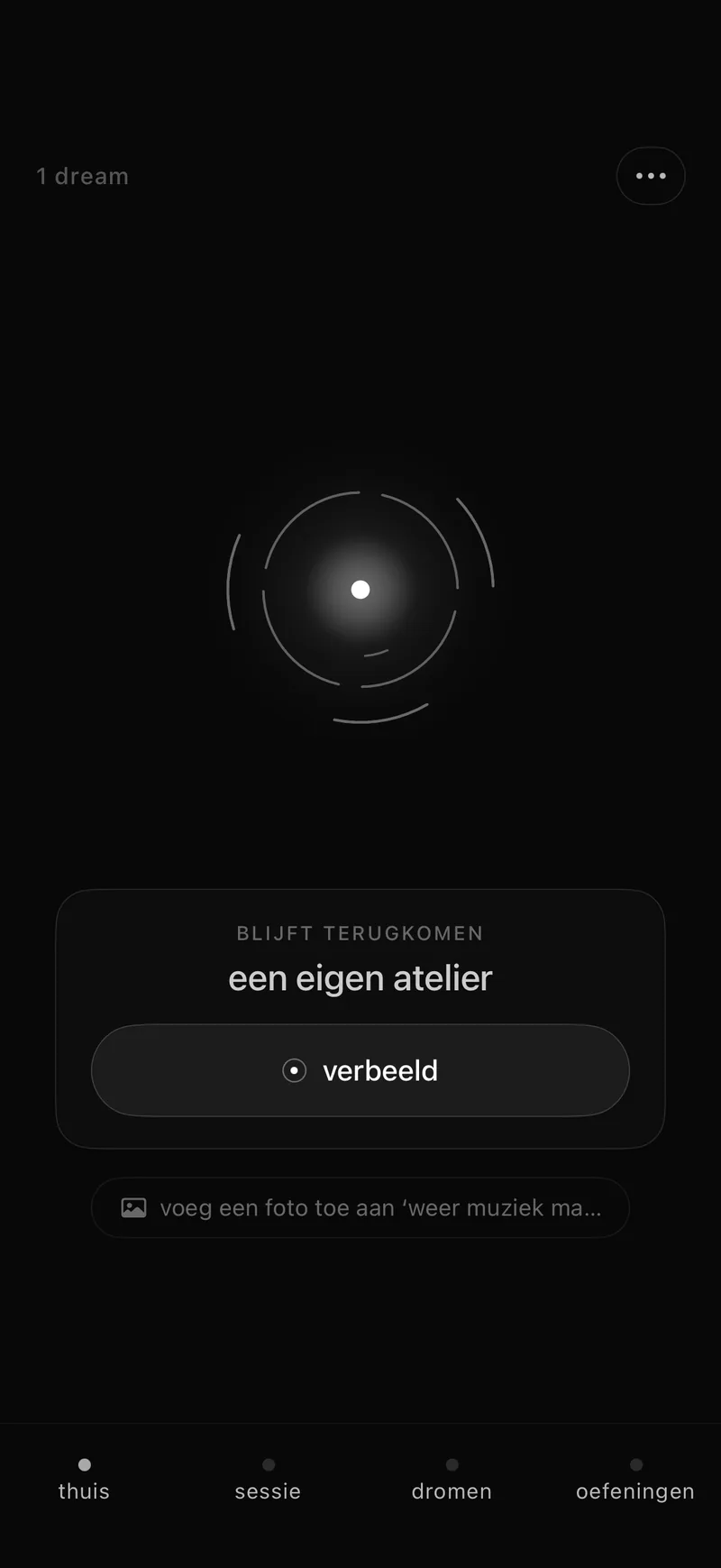 1 dream-beginscherm: een gloeiende bol boven knoppen voor sessie, droom en oefening